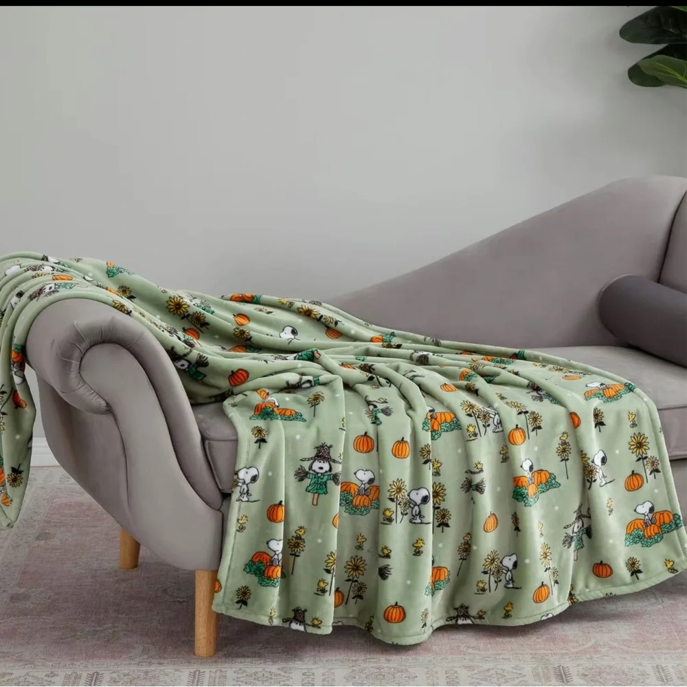 NWT-BERKSHIRE- Peanuts- Snoopy & Woodstock- Green Fall VelvetSoft Blanket 55x70